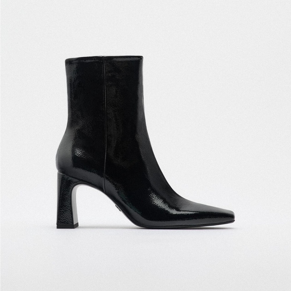 Leather black boots